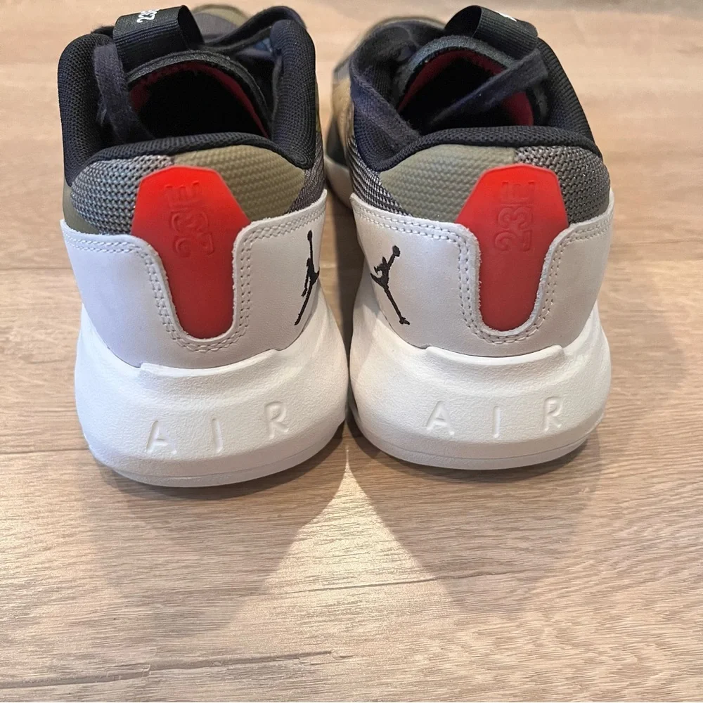 Jordan Air 200E‎ Sneaker Shoes Olive/Red New Size US 7 - EU 38